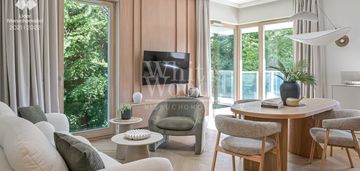 Stylowy apartament z widokiem na las