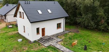 Mały dom w stanie deweloperskim