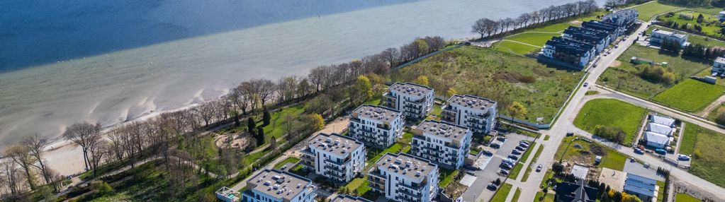Twój azyl nad zatoką – ogród, szum fal i cisza
