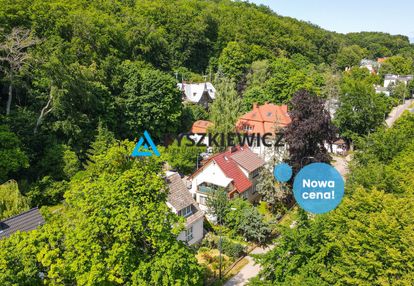 Działka 990m2 z domem,  tuż przy lesie.