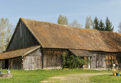 Atrakcyjna działka rolna z zabudowaniami