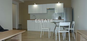 Nowoczesny apartament z widokiem na zieleń