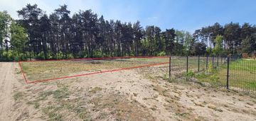 Urokliwa działka pod lasem!