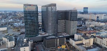 2 pokoje w nowoczesnym wieżowcu w centrum