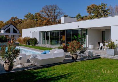 Nowoczesny dom z basenem w góraszce