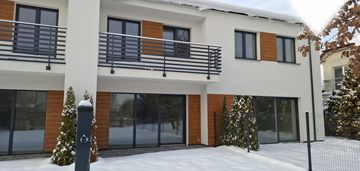 Nowy dom_ 5 pokoi_ gabinet na parterze_ogród