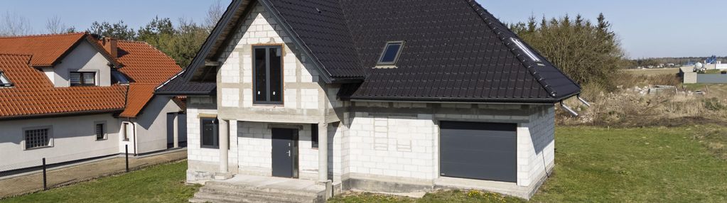 Dom w stanie surowym zamkniętym w lipowej górze wschodniej