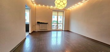 Trzy pokoje na drugim piętrze