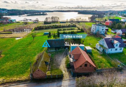 Dom z budynkami gospodarczymi nad j. gowidlińskim