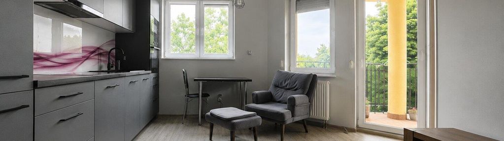 2 pokojowe, duży balkon, 2000 r budynku.