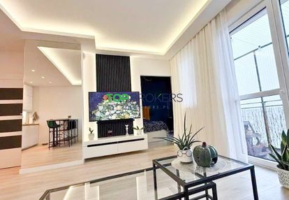 Przestronne 2  pokoje, klimatyzacja, loggia, garaż