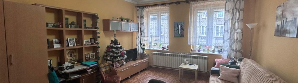 65 m2 w kamienicy na 1 piętrze z ogrodem.