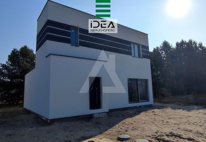 Dom wolnostojący w stanie deweloperskim.