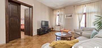 Trzypokojowe przestronne mieszkanie w kamienicy