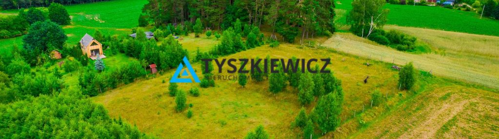 Urokliwa działka blisko jeziora.