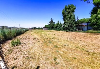 Działka rekreacyjna nad jeziorskiem, brzeg