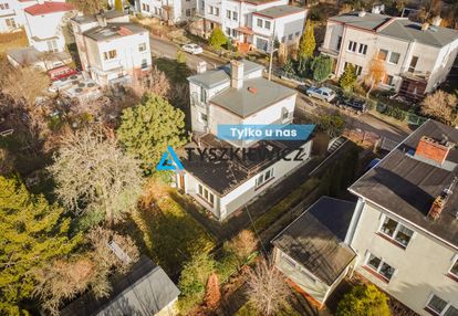 Parter domu z ogrodem, blisko morza.