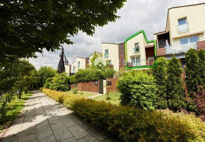 Dwupoziomowe słoneczne mieszkanie z gar