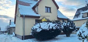 Dom z dużą działką i garażami, bliskio jeziora!