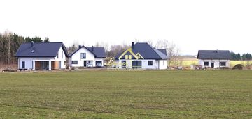 Na sprzedaż wolnostojący dom w stanie surowym.