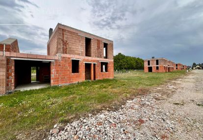 Bliźniaki w stanie surowym otwartym/działka 500 m2