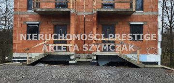 Dwa budynki mieszkalne w zabudowie bliźniaczej