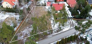 Działka budowlana 890 m² z wz, sade budy
