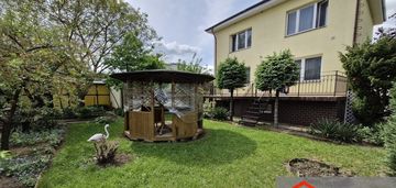 Wolnostojący dom z pięknym ogrodem i garażem