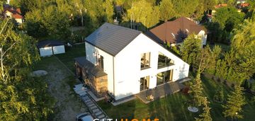 Nietuzinkowy dom w cichej okolicy góraszka