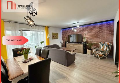 Nowoczesny dwupoziomowy segment z ogródkiem