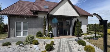 Atrakcyjny dom między jeziorami sprzedam