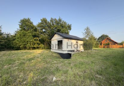 Działka z rozpoczętą budową domku letniskowego