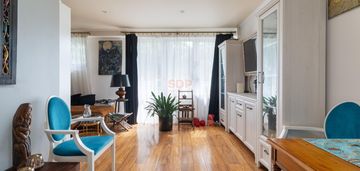 Dwustronne mieszkanie w budynku z windą