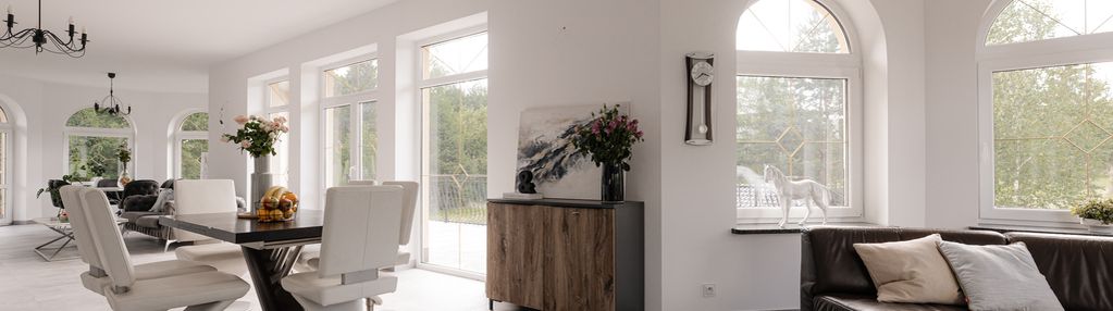 Willa na dużej działce przy lesie.