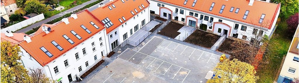 Zamieszkaj w dworku/piękne 2pok.mieszk.w folwarcznej zabudowie/miejsce postojowe