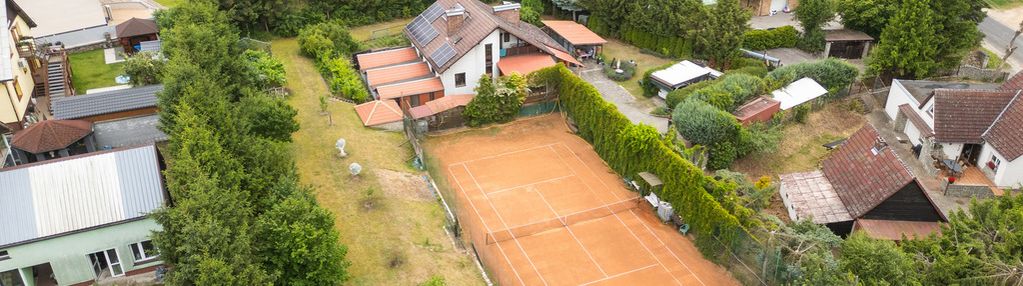 Wymarzony dom z basenem, sauną i kortem tenisowym