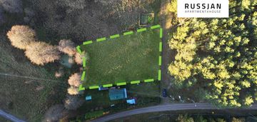 Spot pod dom drewniany.