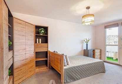 Kawalerka z osobną kuchnią - klimatyzacja - balkon