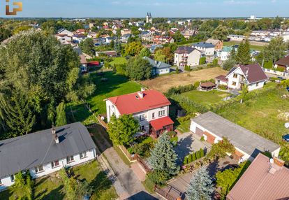 Przestronny dom z garażem i osobnymi wejściami