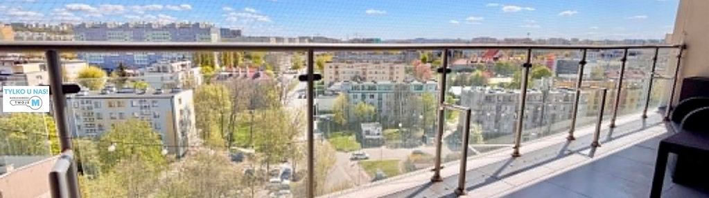 Dwa pokoje z pięknym widokiem w apartamentowcu