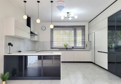 Nowoczesny wolnostojący dom 168m2 w adamowiźnie