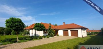 Idealny dom na dużej działce. piękny ogród.
