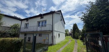 Na sprzedaż siedlisko z dużą działką i budynkami