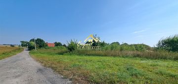 Działka budowlana z pełnym uzbrojeniem