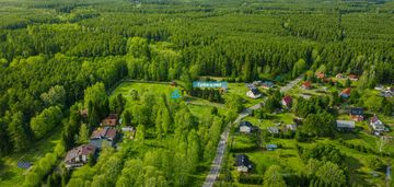 Działka budowlana z linią brzegową rzeki