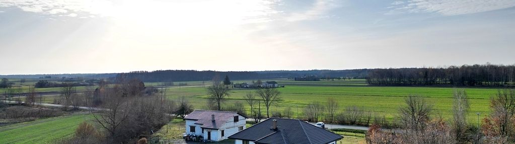 Dom z dodatkowym budynkiem- warsztatem