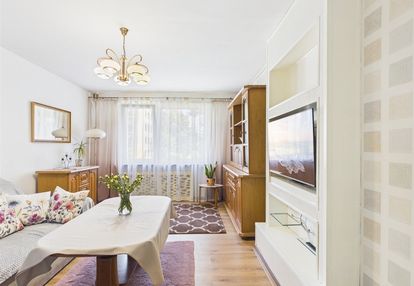 Świetna lokalizacja - balkon, wysoki parter
