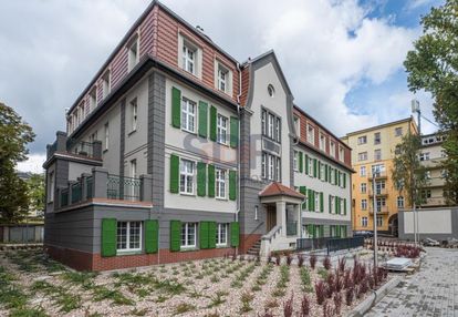 3 pok. i taras i 10 min. do rynku i piękny budynek