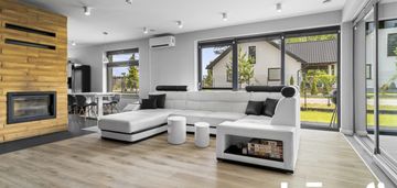 Rodzinny dom z basenem w leśnej okolicy