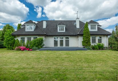 Dom 332m2, ogród 5236m2, kort tenisowy, basen